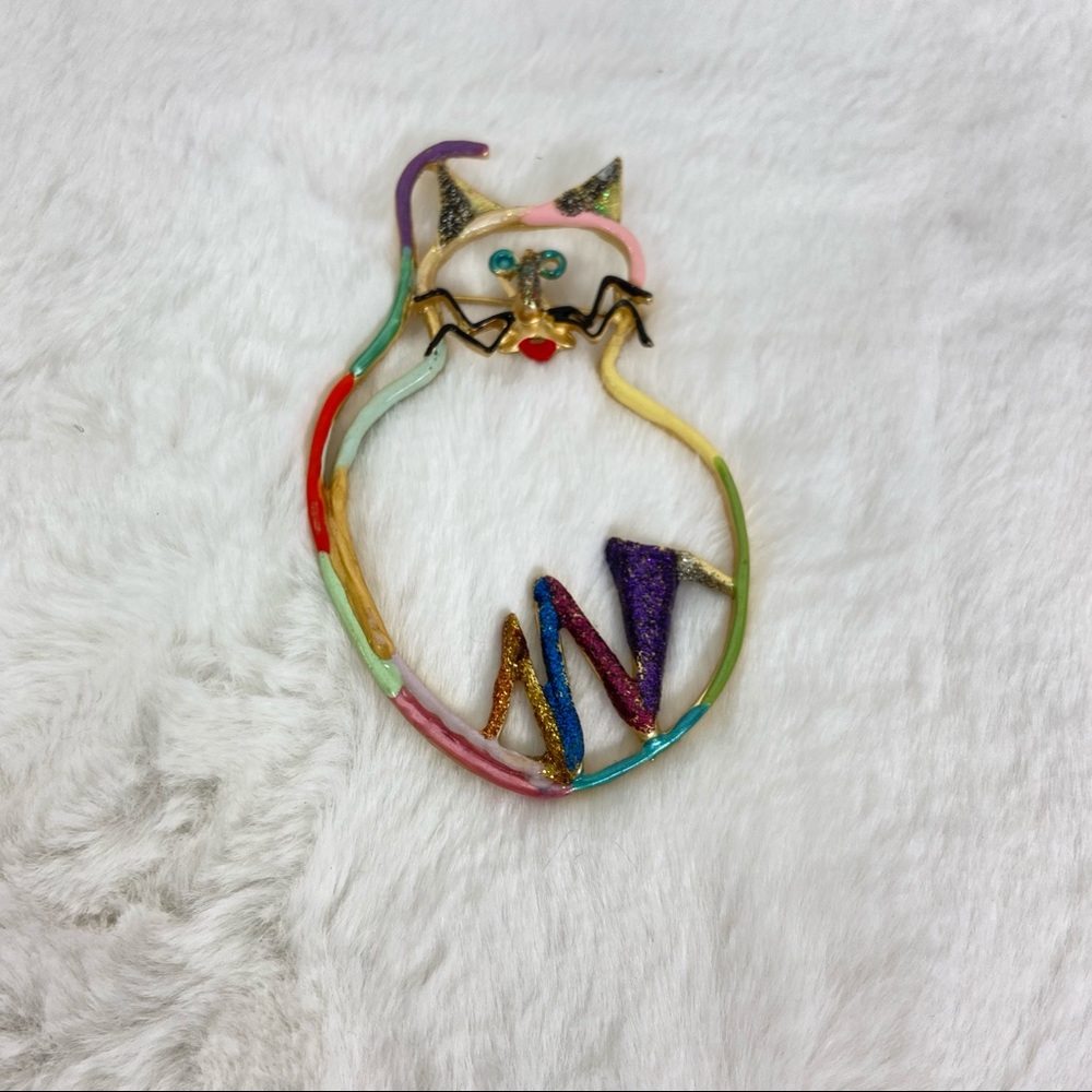 Crazy cat graffiti outlined colorful pin